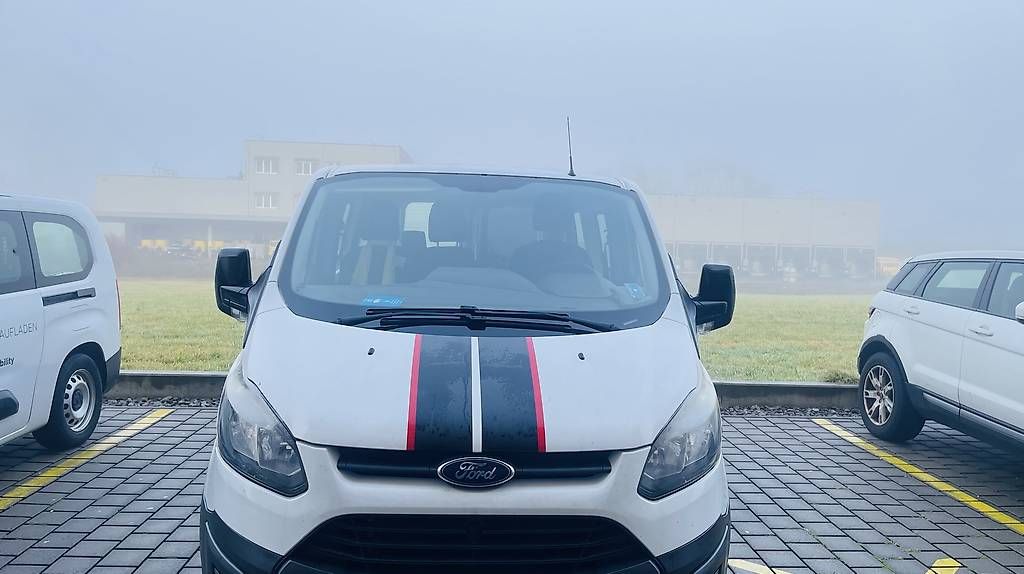 Ford Automobili: Ford Custom Mit 9 Sitzen – Usato da Zürich venduto da suga30