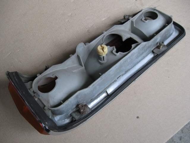 Audi Tutti pezzi di ricambio auto: Rücklichtglas Audi 100 – Usato da Embrach venduto da Gingerli 2