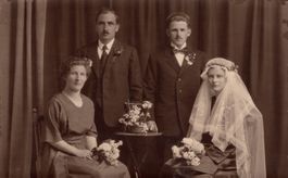 Brautpaar mit Trauzeugen (Friedr. Müller Photograph, Buchs)