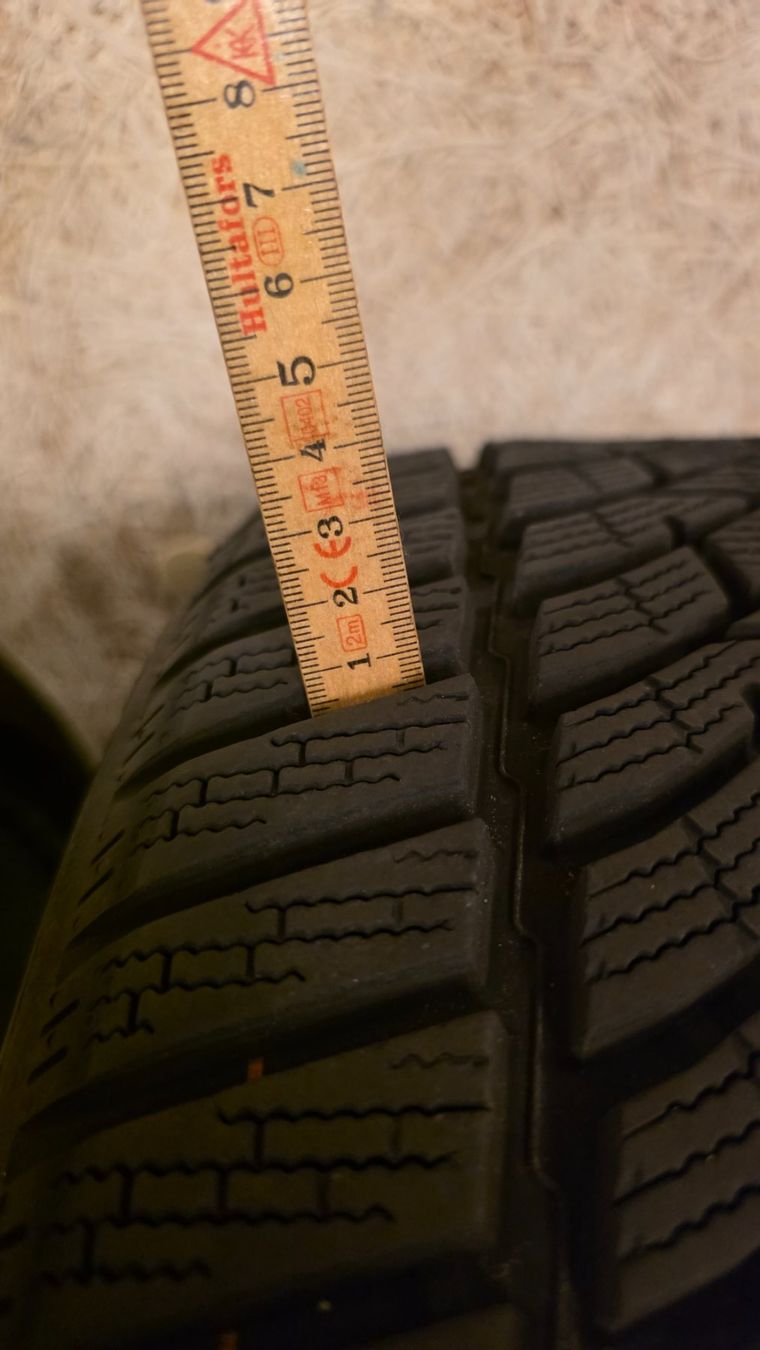 Autres écriture & dessin: 255/40 R19 Dunlop Winterpneu – D'occasion à Watt par tim_hrh6 5