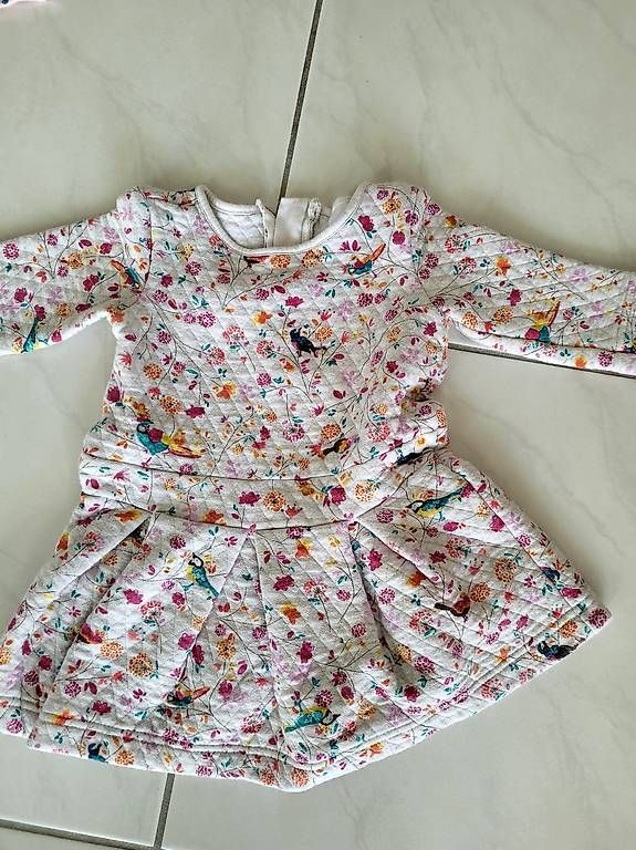 Vestiti & Gonne: 3 Kleidchen Kleider Gr. 86 + 98 + 98 – Usato da Fällanden venduto da vickita1 1