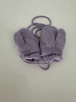 Baby Fäustlinge gestrickt/ Fleece lila mit Schnur 
