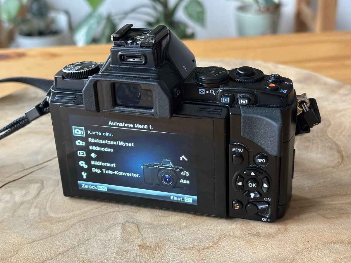 Olympus Kamera: Olympus OM-D E-M5 Body MFT – Defekt aus Igis von sze_c5px 3