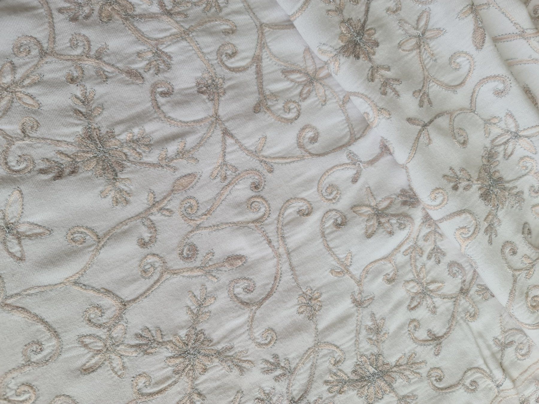 Foulards, Tücher & Schals: Foulard creme – Gebraucht aus Meggen von everydaysale 1
