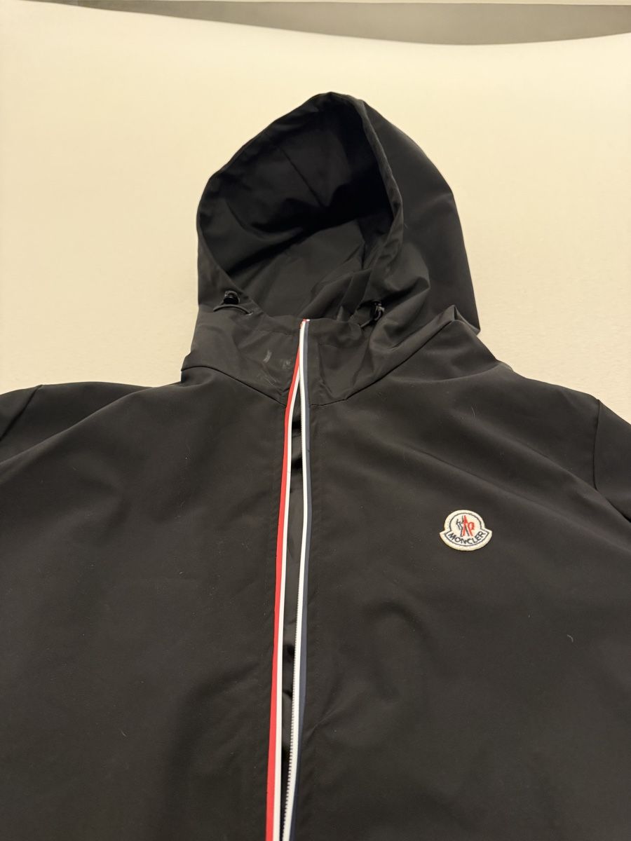Moncler Giacche: Moncler Windbreaker – Nuovo (secondo la descrizione) da Chur venduto da sil_v7n6 1