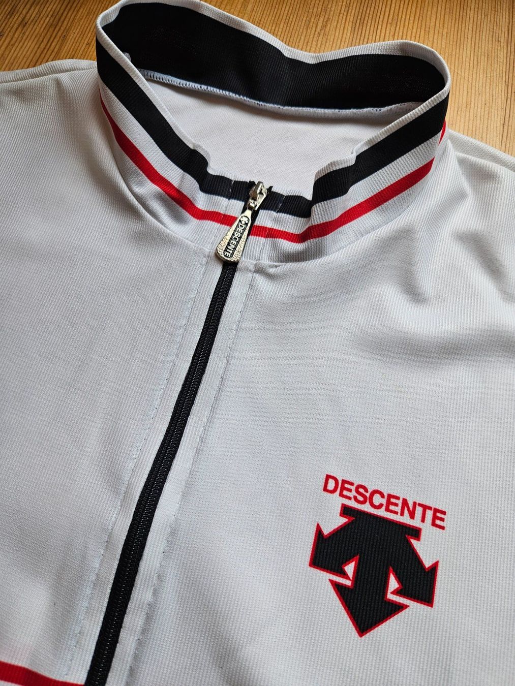 Leibchen & Hosen: Radtrikot Descente Gr. XL Velo Radsport Trikot – Gebraucht aus Hägglingen von United-Village-Trade 2