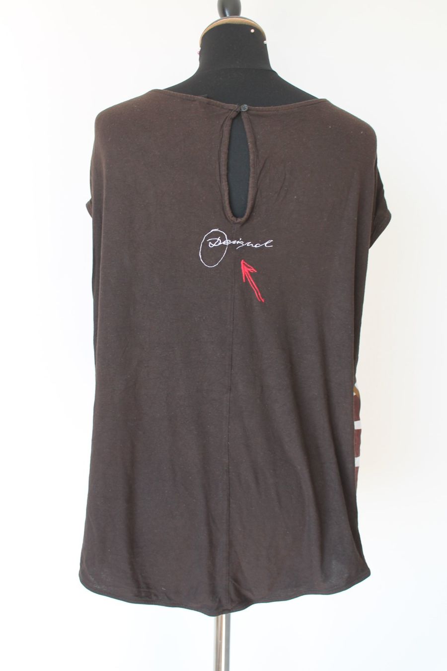 Desigual T-shirt: T-Shirt DESIGUAL taille XL – Usato da Chez-le-Bart venduto da jasse 1