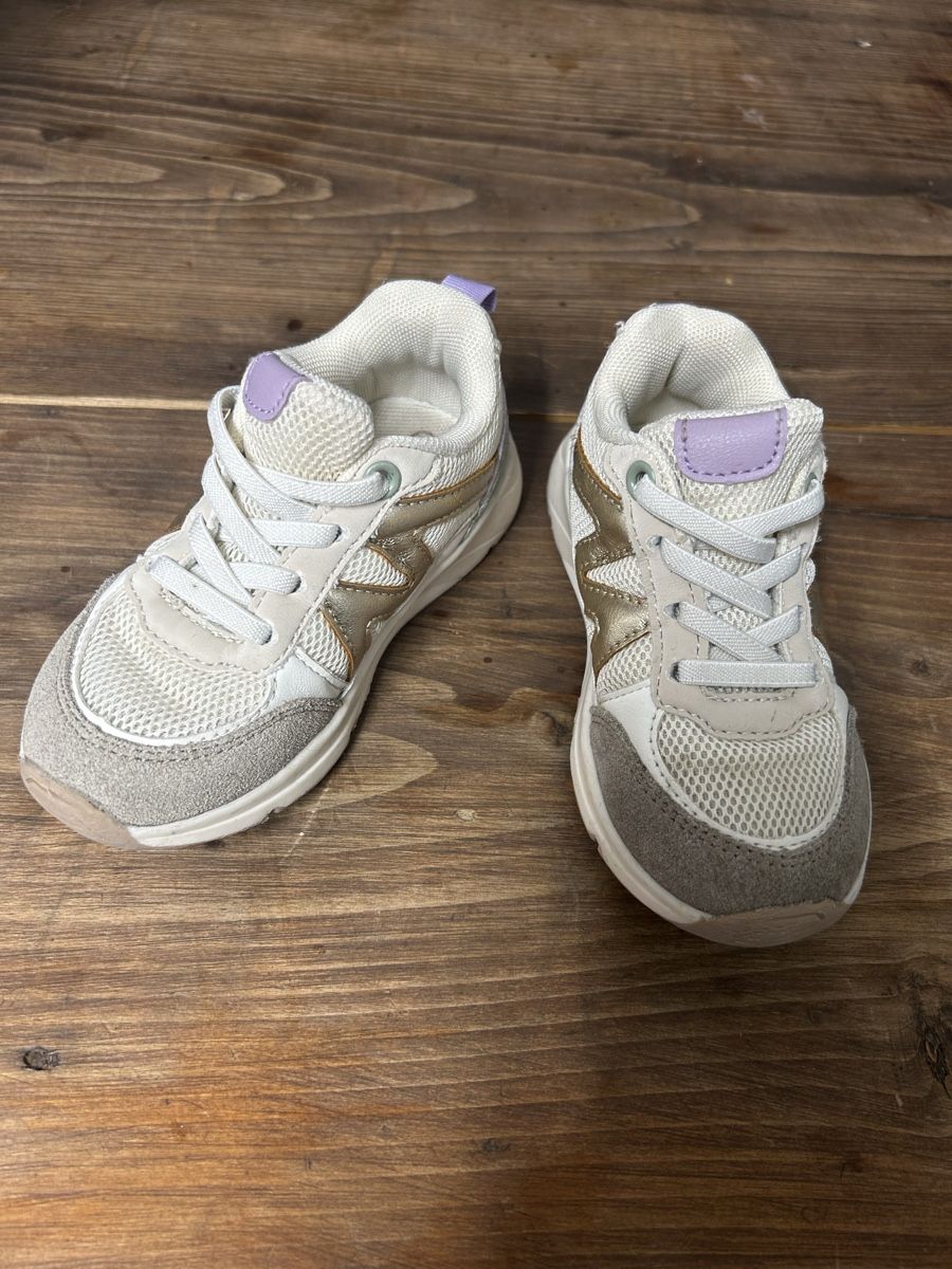 Scarpe per ragazzi: Baskets Okaïdi enfant taille 24 – Usato da Mont-sur-Rolle venduto da Rizzoalma