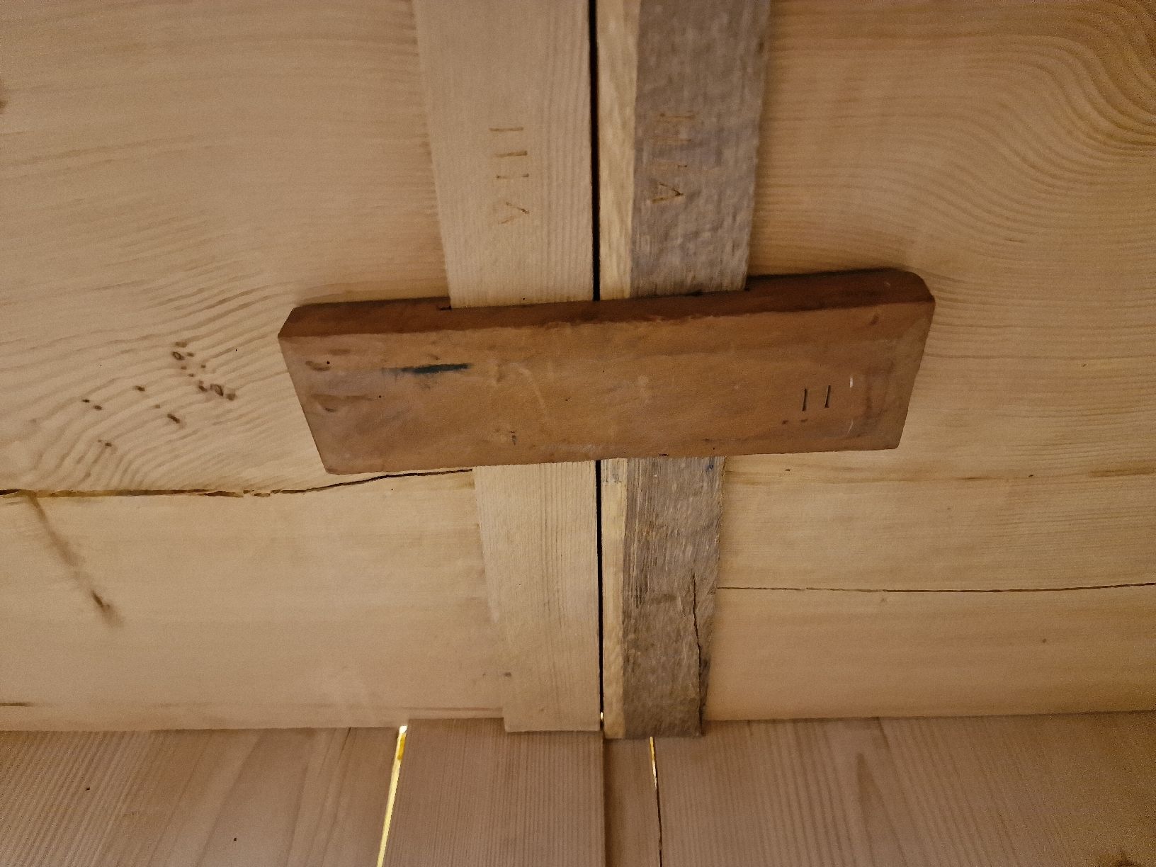 Armadi: Vitrine Schrank Tannen holz – Usato da Mettlen venduto da elios0888 7