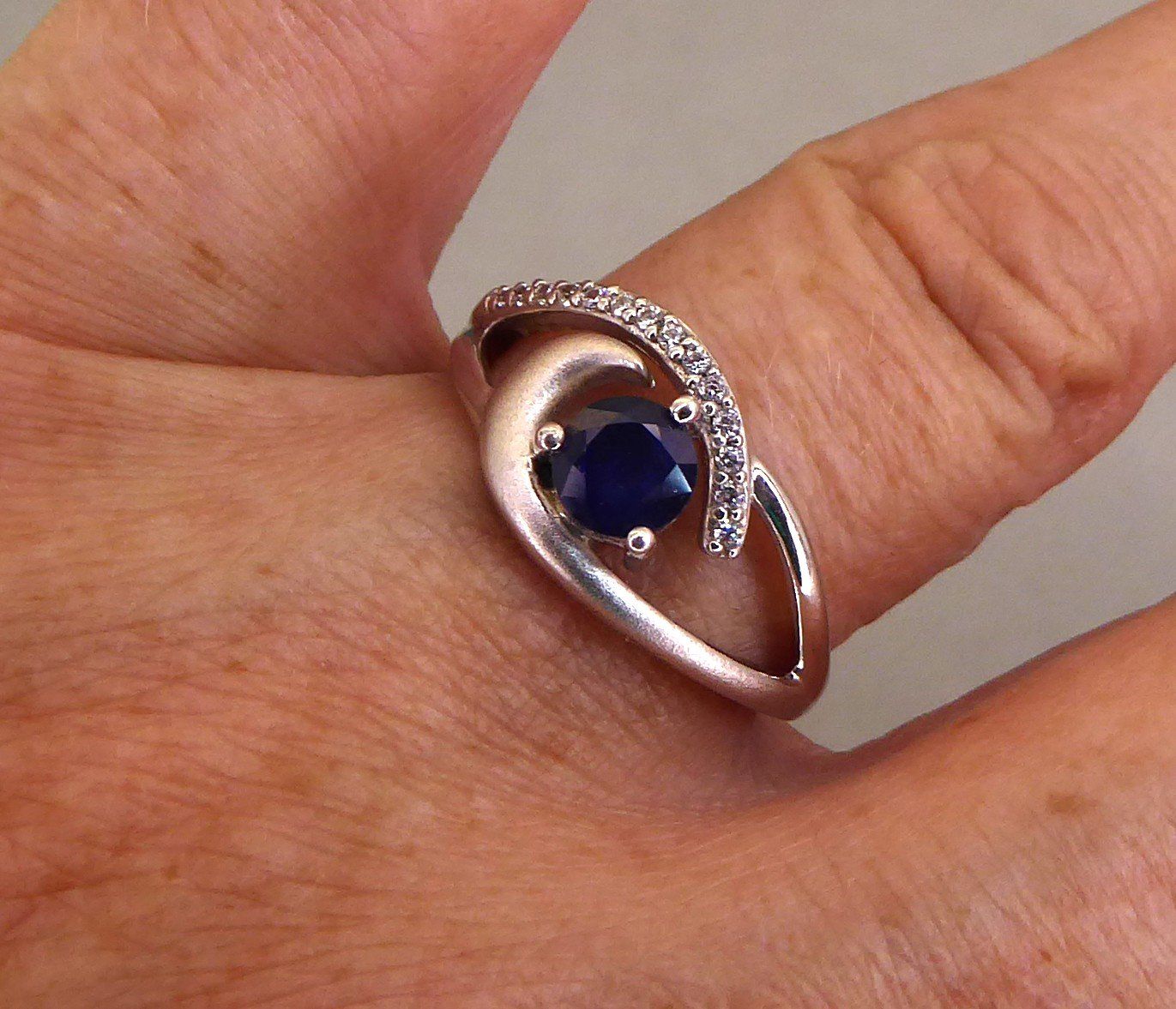 Bagues: Ring 925 Silber rhodiniert, mit echtem blauem Spinel – D'occasion à Muri AG par Lineli2020