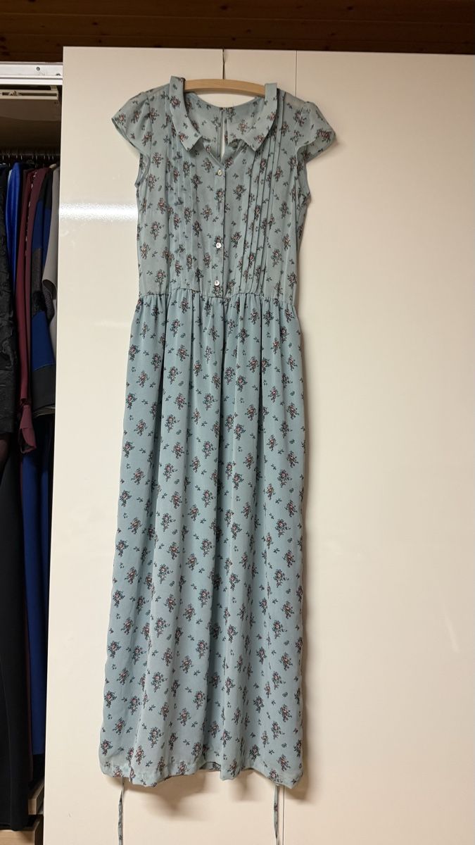 Robes: Kleid Blumenmuster Hellblau Grösse M Sommerkleid – Neuf (Voir description) à Haslen GL par rana04