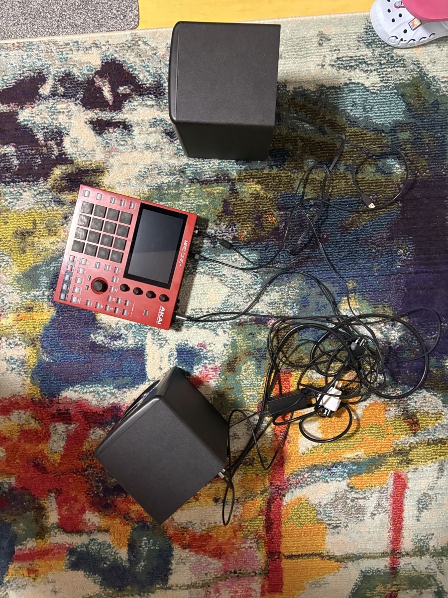 Akai Musikinstrumente: Akai MPC One Plus + Behringer Monitoren – Gebraucht aus Gipf-Oberfrick von sid_h5fn 1