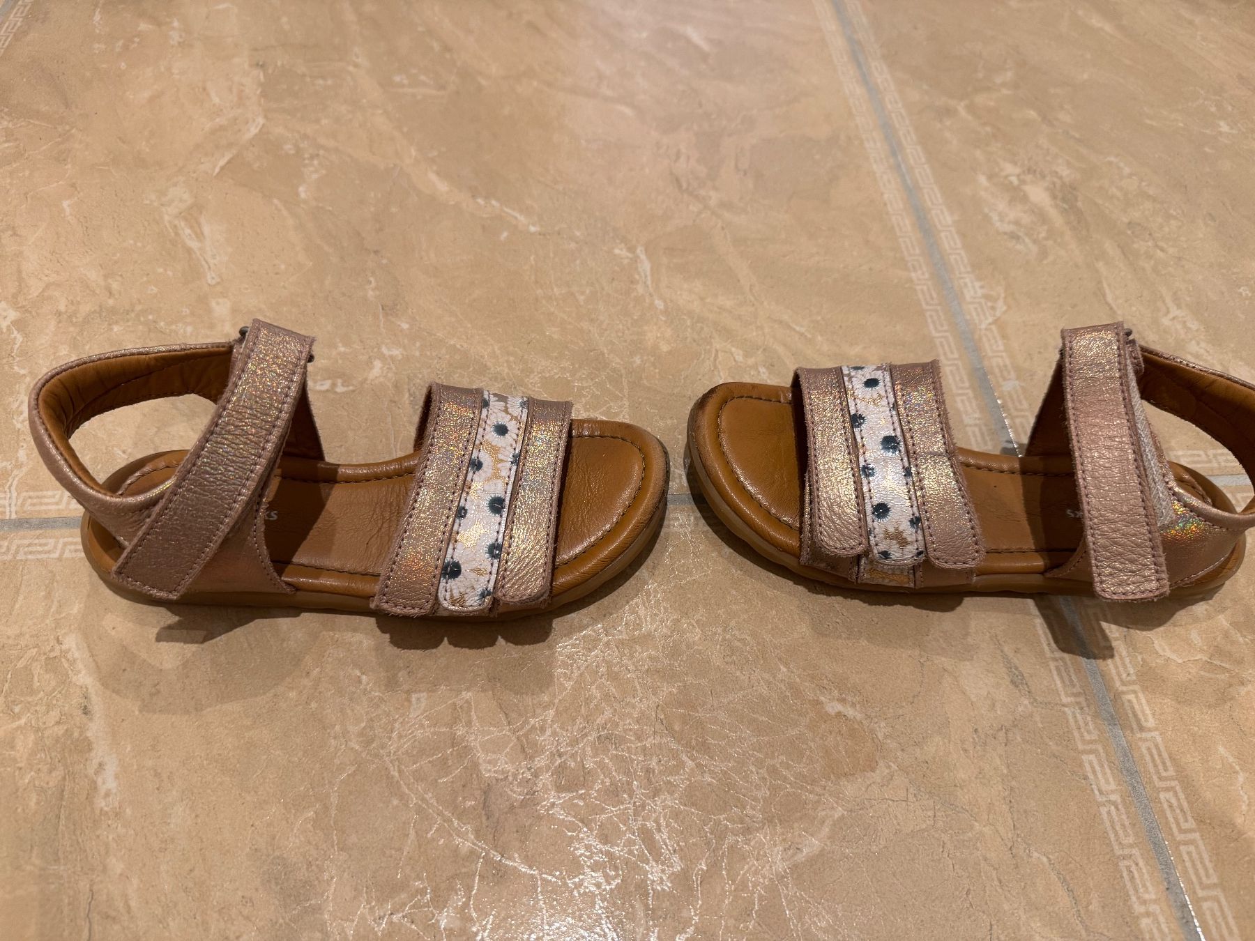 Schuhe für Mädchen: Jochie & Freaks Sandalen, 32 – Gebraucht aus Klingnau von Markus14