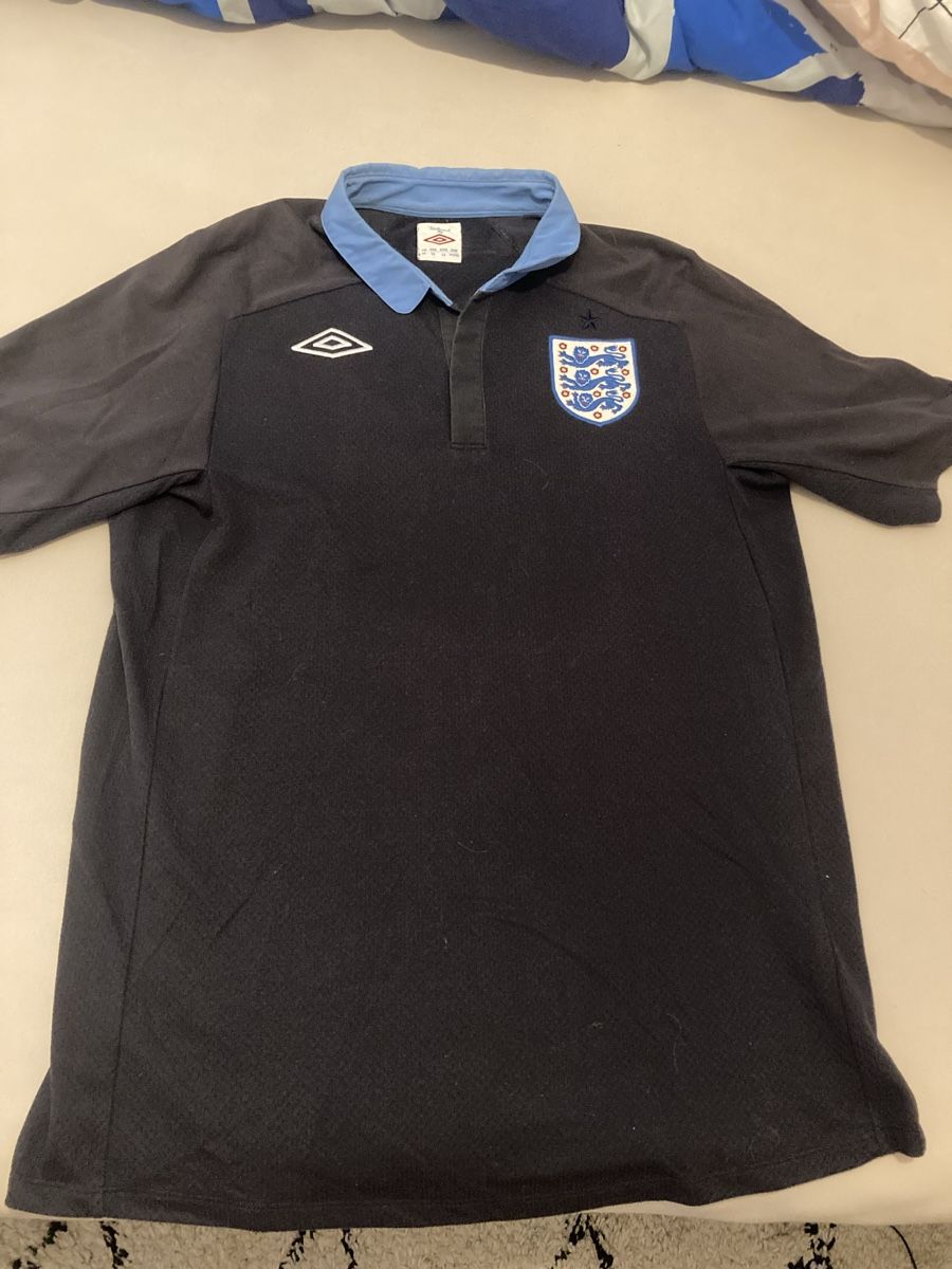 Umbro Canottiere & Pantaloni: Maillot Umbro England – Usato da Erde venduto da Guix1892