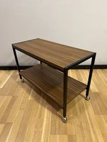 Mid-Century Servierwagen mit Nussbaum-Optik und Metallrahmen