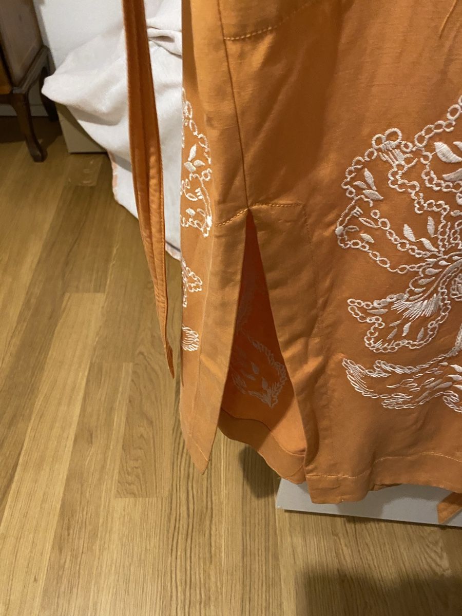 Art international: Kimono long orange avec broderies blanches taille M – Neuf avec emballage d'origine à Nyon par rab_vl5j 1