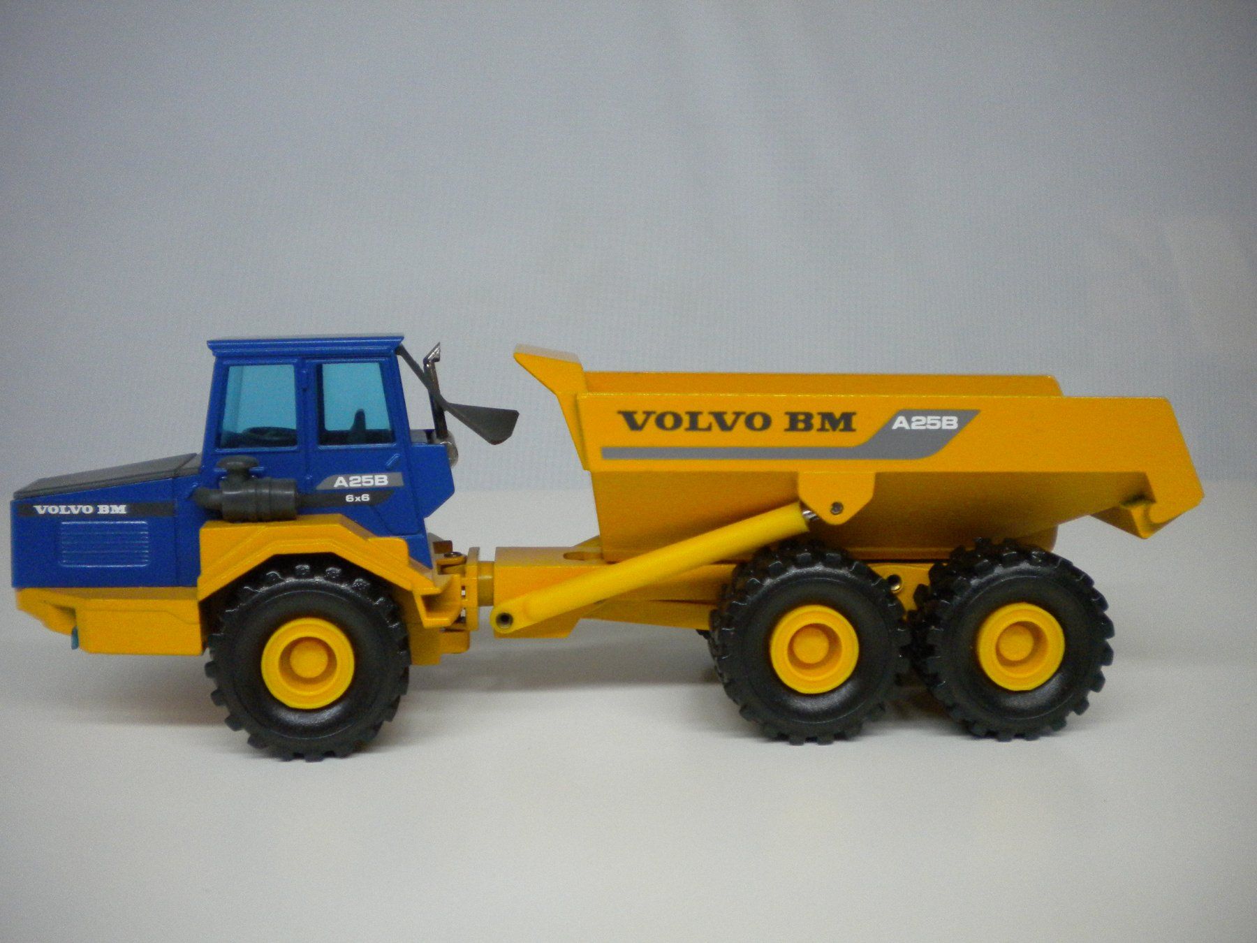 Modellbausätze & Standmodelle: VOLVO BM A 25 B – Gebraucht aus Moutier von cat365