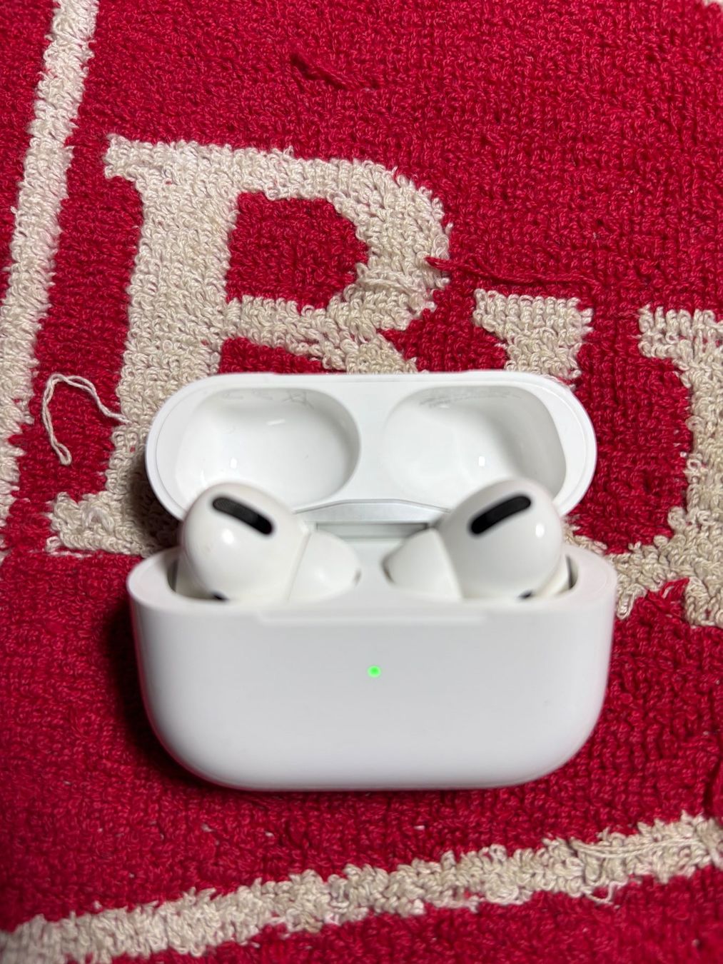 Apple Cuffie: Apple AirPods Pro 1. Generation, mit Ladecase. – Usato da Uetendorf venduto da Superaebi