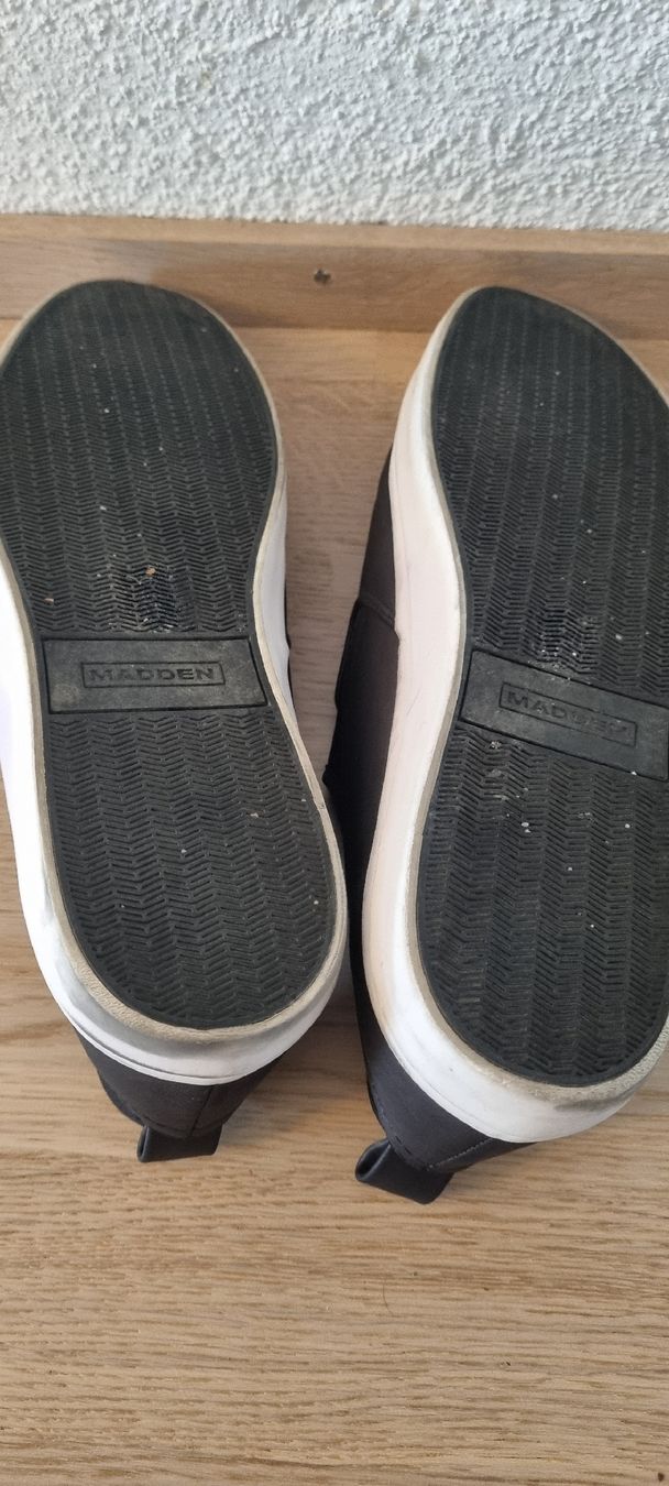 Steve Madden Scarpe da uomo: Schwarze Steve Madden Slipper Gr. 43 – Usato da Goldach venduto da Cooky2011 2