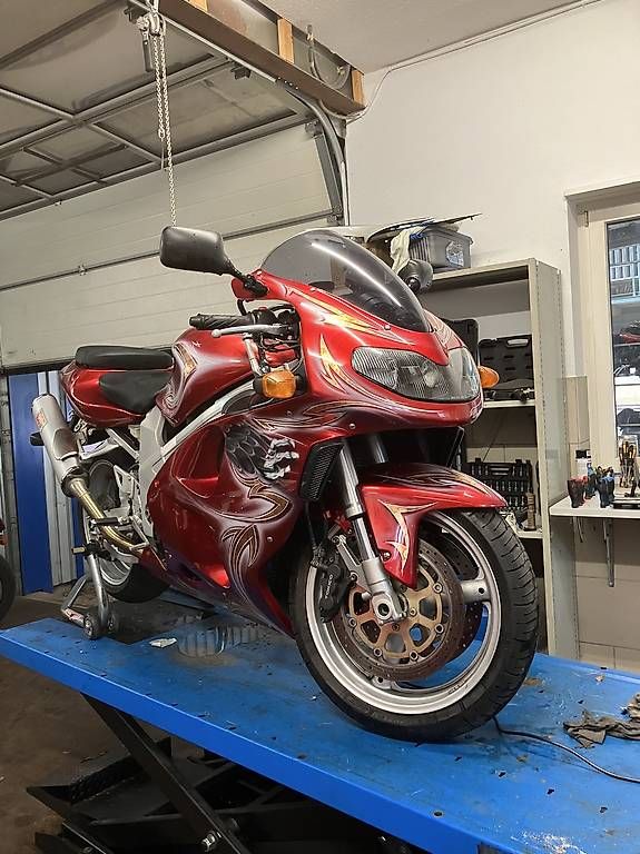 Strada: Suzuki TL 1000R – Usato da Altendorf venduto da celi110