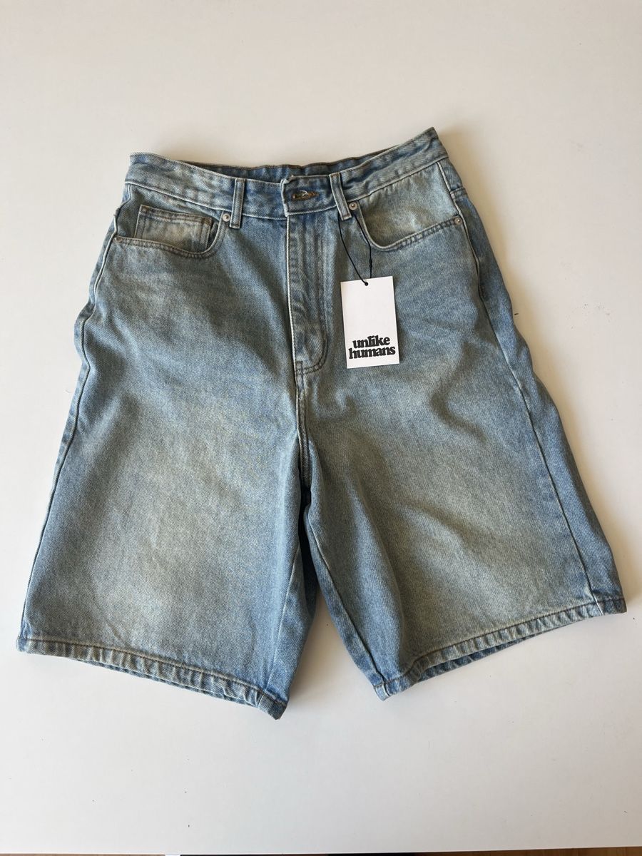 Jeans: Unlike Human Jorts – Neuf avec emballage d'origine à Eglisau par jan_xzq9