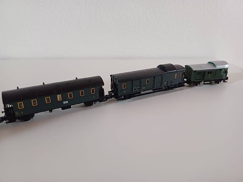 Modellini di ferrovie: Märklin Spur Z Lock mit Wagen – Usato da Lützelflüh-Goldb venduto da Samoth71 4