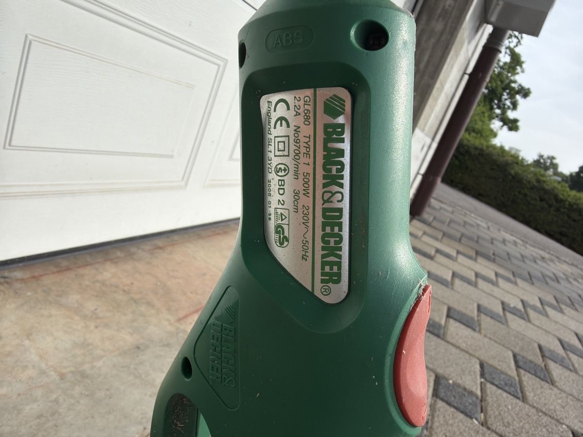 Tagliaerba: Gartengerät Trimmer Black&Decker mit Akku-Halterung – Usato da Dübendorf venduto da aigol 1