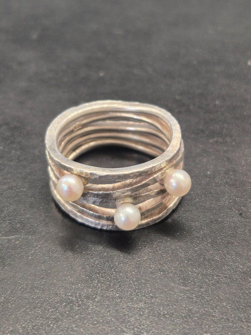 Anelli: Echt Silber Ring mit 3 kleinen Perlen – Usato da Luzern venduto da lupol_Verwertungen