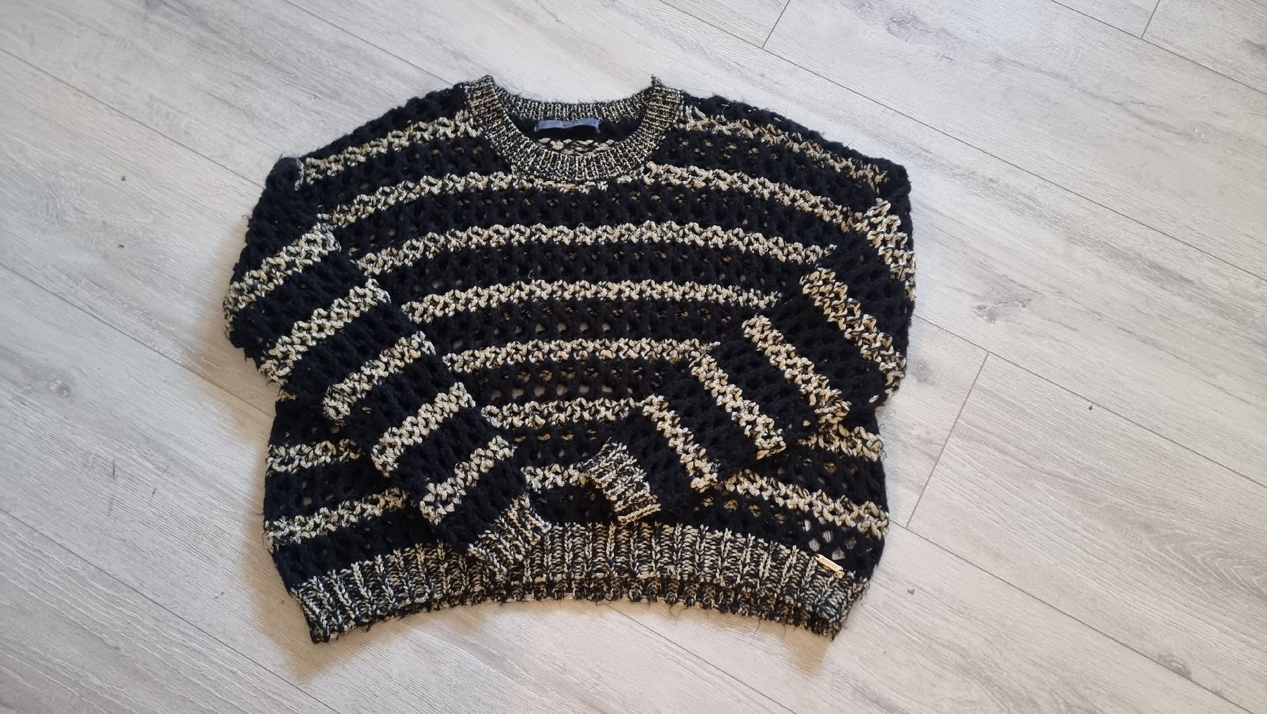 Guess Maglioni & Felpe: Guess Damenpullover, schwarz gold Gr. xS- S gestreift – Nuovo (secondo la descrizione) da Wigoltingen venduto da Zuckerfee84