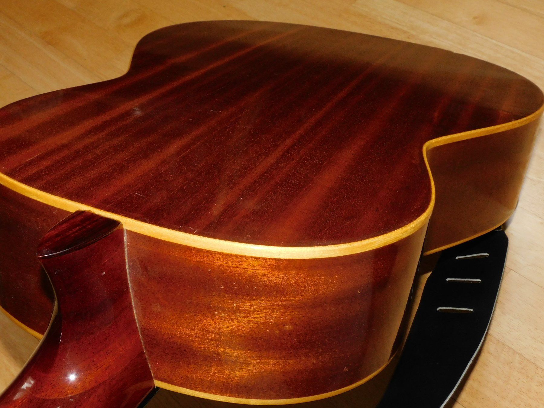 Strumenti musicali: Gitarre klassiche Gitarre mit Ledercase  1 meter – Usato da Sursee venduto da 76 2