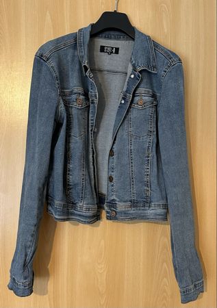 Frühlingjacke: Coole Jeansjacke Gr. 38