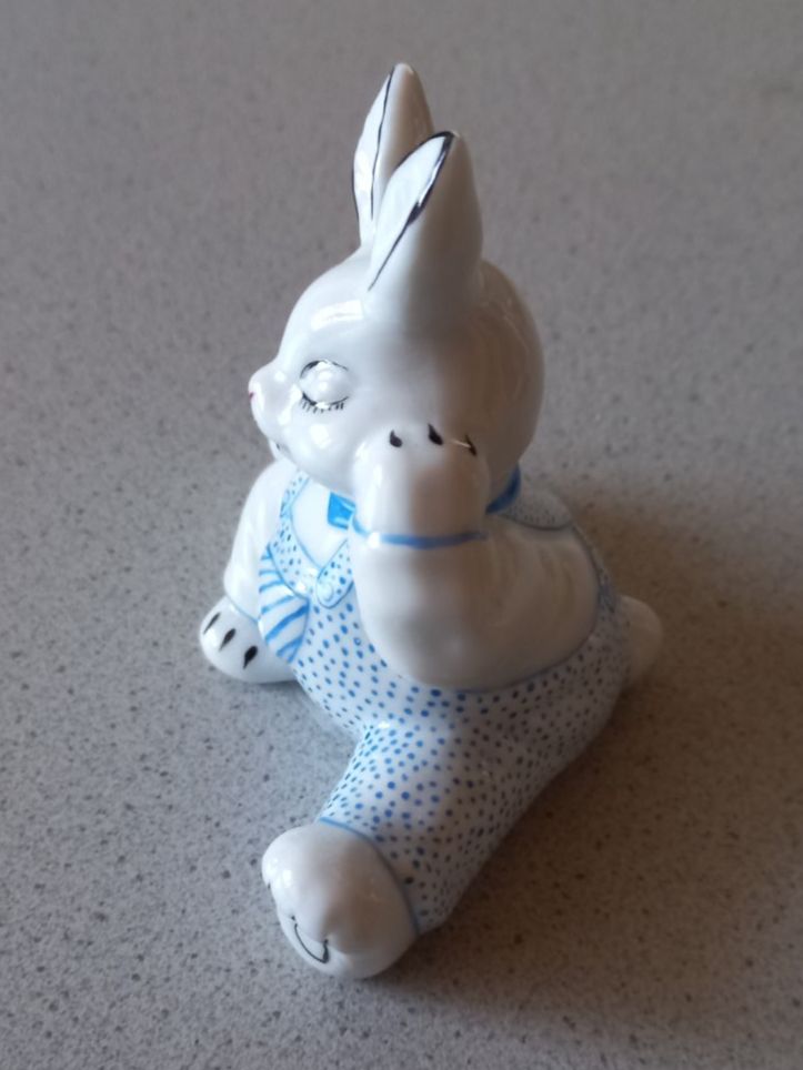 Statuette: Porzellan Hase – Nuovo e nell'imballaggio originale da Winistorf venduto da acreativ4 1