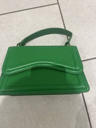 grüne kleine Handtasche