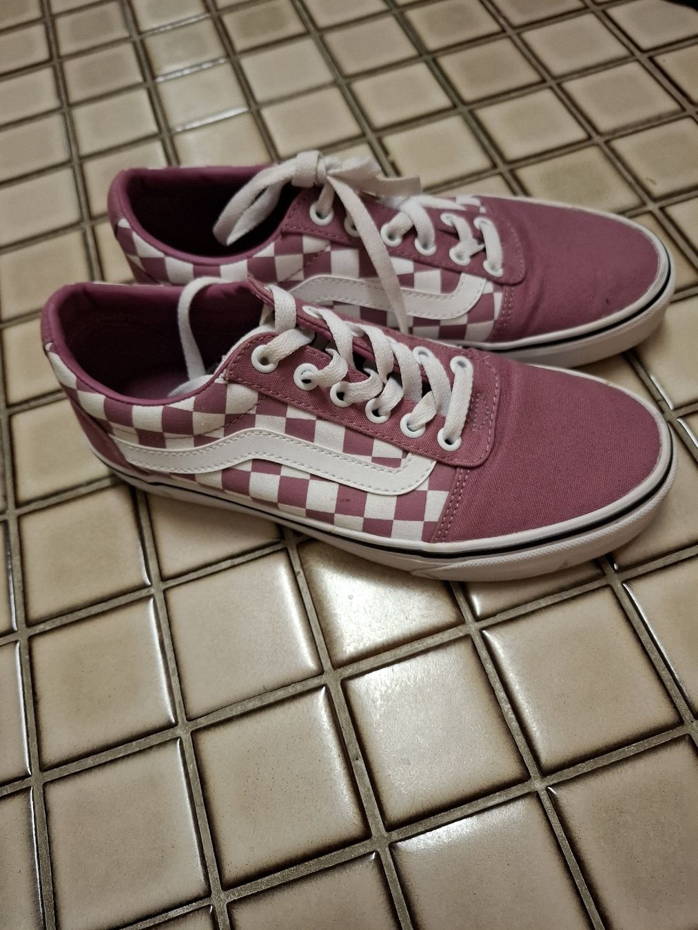 Vans Damenschuhe: Vans Checkerboard Rosa 38 – Gebraucht aus Zollikon von korzesy