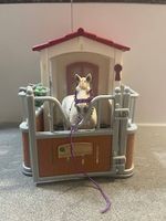 Schleich Box mit Pferd und Zubehör Set