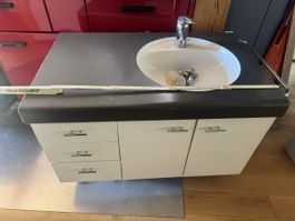 Bad Lavabo mit Unterbau