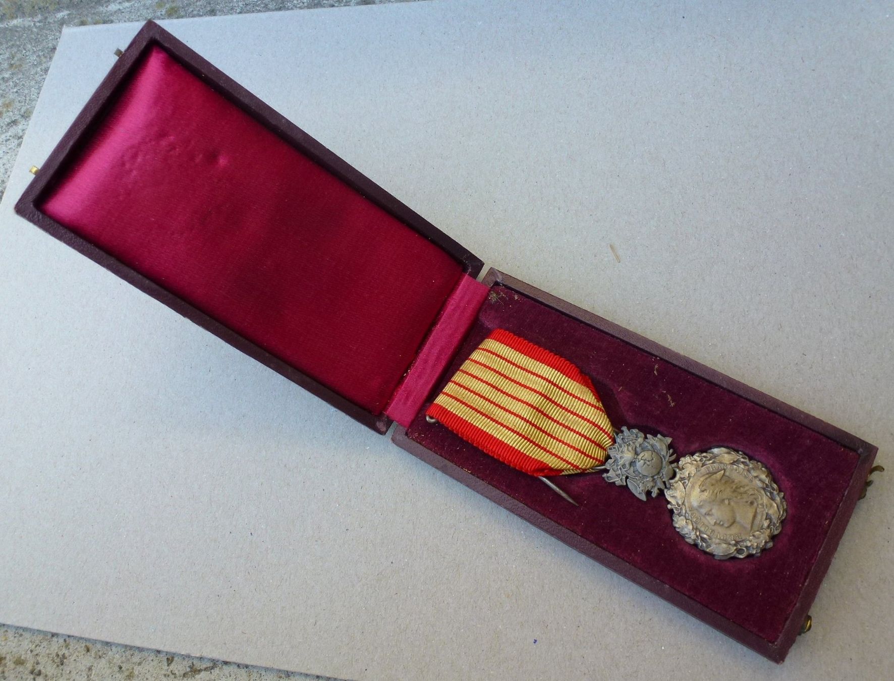 Medaglie: RF - Honneur Devouement - Direction Generale des Douanes – Usato da Walkringen venduto da Casablanca777 1