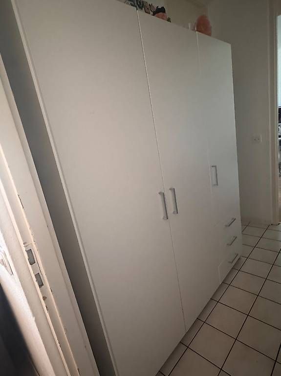 Schränke: Armoire Jysk comme neuf – Gebraucht aus Bevaix von pat_pn9c