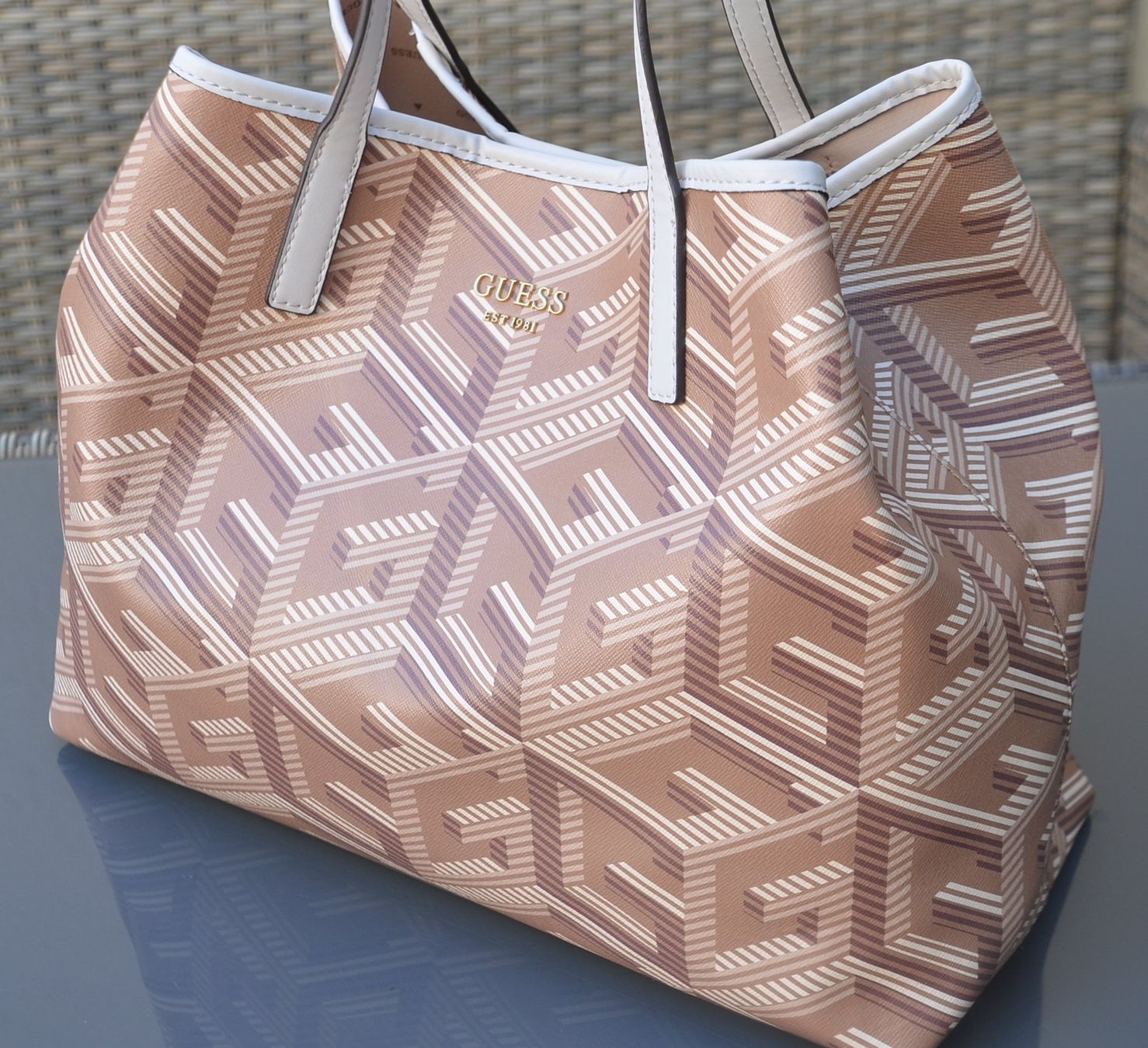 Guess Borse da donna: Guess VIKKY LARGE TOTE Set Tasche / sac – Usato da Collonges venduto da arashee 2