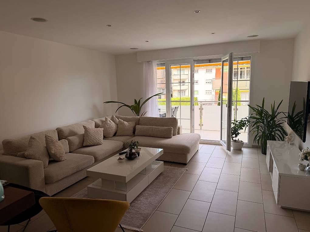 Sofas: Canapé d’angle - Très bon état – D'occasion à Lucens par fit_hsj5 4