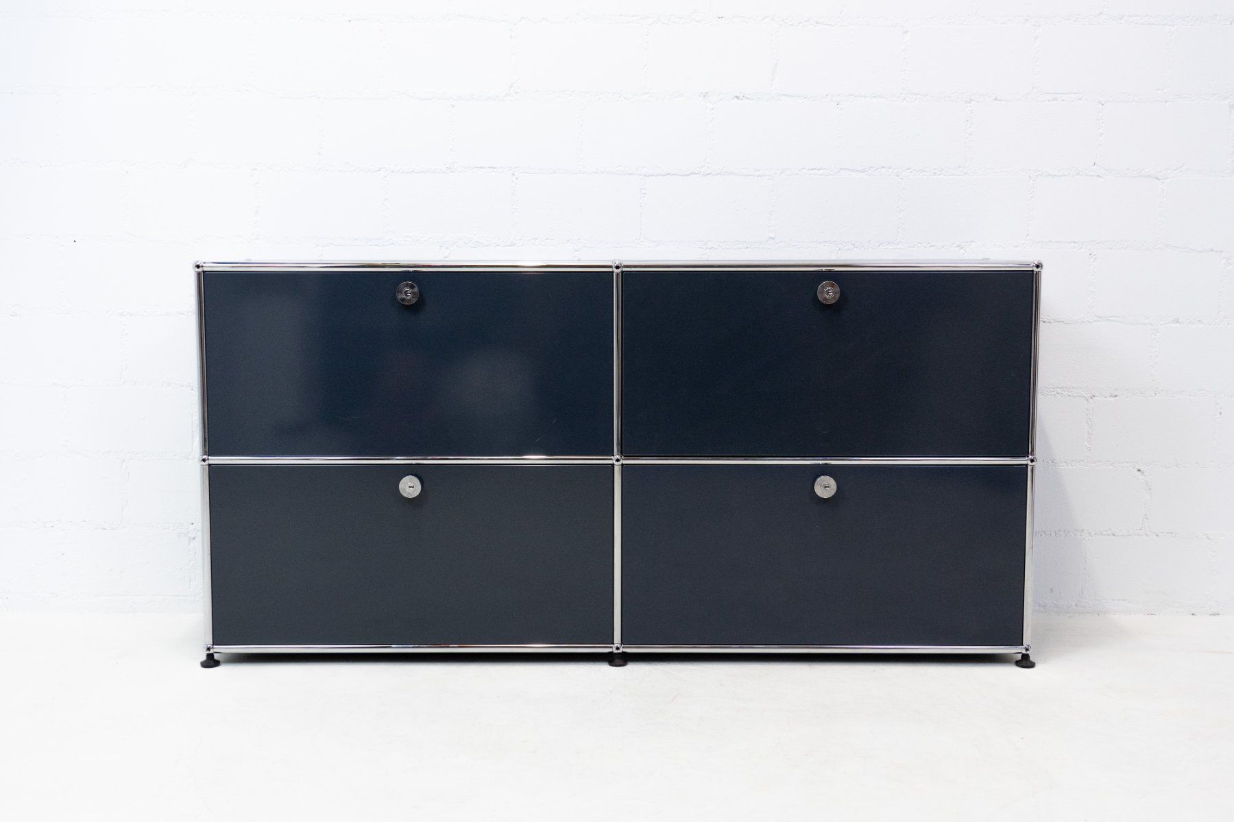 USM Kommoden: USM Haller Sideboard Anthrazitgrau Nr. 53 Lieferung möglich – Gebraucht aus Schaffhausen von Studio-Ara 3