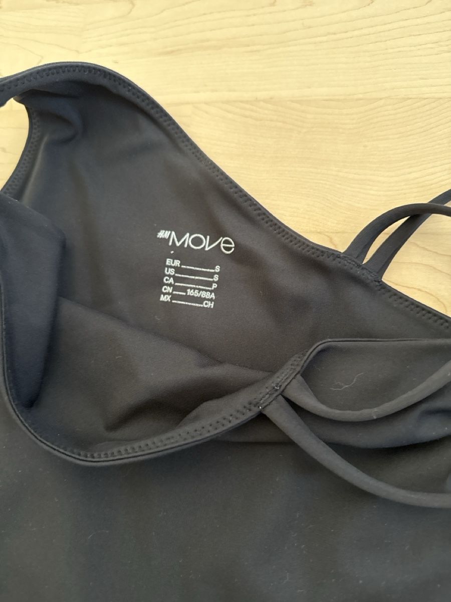 H&M Tute: H&M Move Jumpsuit mit Cut-Out S – Usato da Rorschacherberg venduto da galylea 3