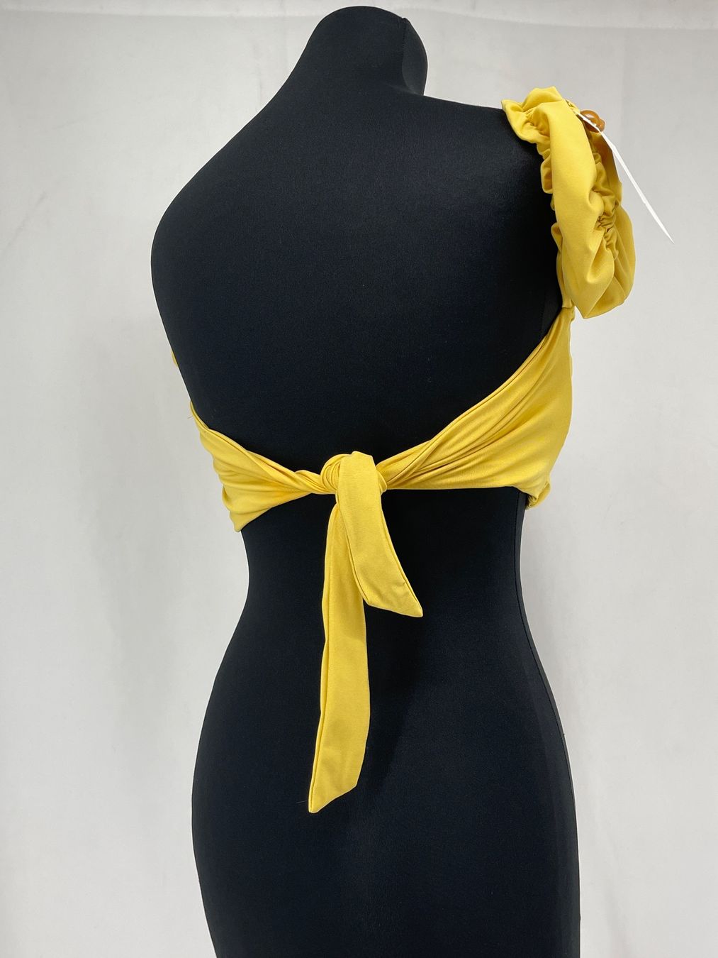 Top: Haut jaune – Usato da Lausanne venduto da PlusValue_Lausanne 2