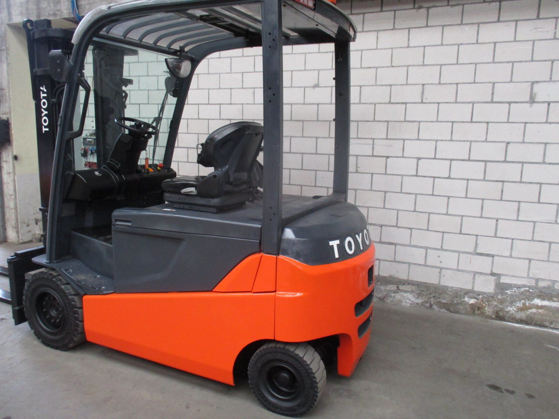 Toyota Carrelli elevatori e a forche: STAPLER  TOYOTA 8FBMT35  ELEKTRO GABELSTAPLER – Usato da Seon venduto da zomahandel 3