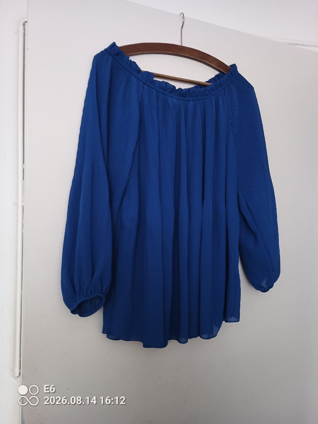 Blusen: Dunkelblaue Plisseebluse – Gebraucht aus Zürich von Mitzi6