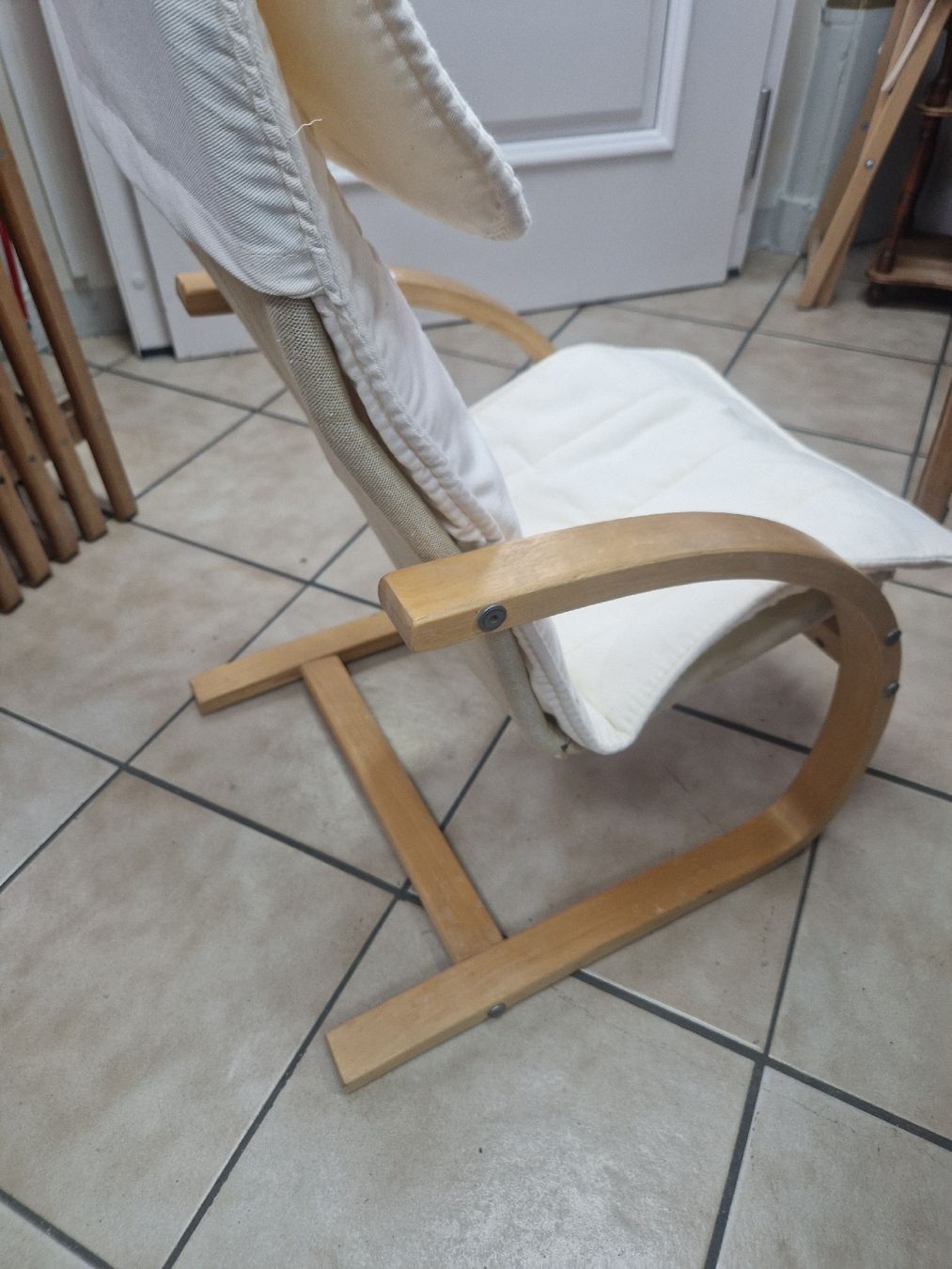 Poltrone: Gemütlicher Kinder Relaxsessel mit Holzrahmen, b – Usato da Mörigen venduto da Clio111 4