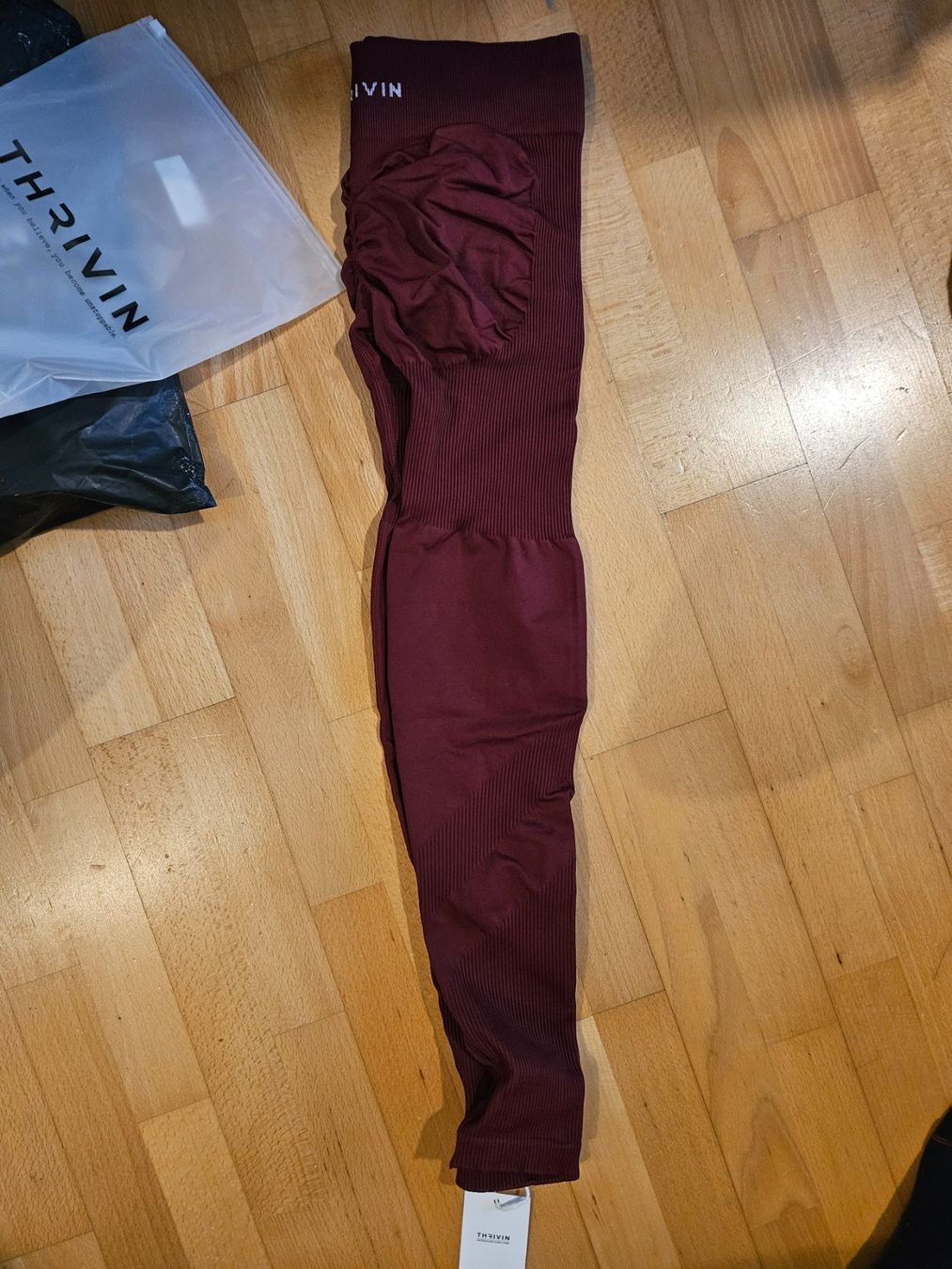 Leggings: THRIVIN/Elevate Ribbed Contour Leggings | Fine Wine Gr M – Usato da Baar venduto da BlackCat_13 2