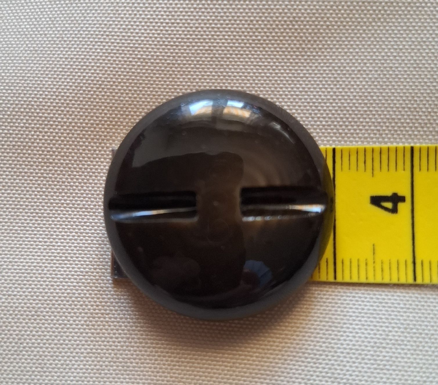 Bottoni: 1 Knopf mit Einlage, 30 mm. – Usato da Dietikon venduto da Hirschkopf 2