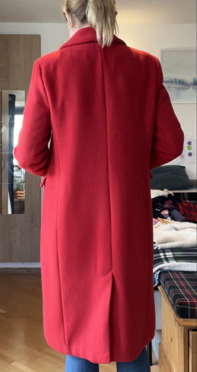 Cappotti: Red Winter Coat - Ladies Size 40 - Excellent Condition – Usato da Umiken venduto da deb_57xk 3