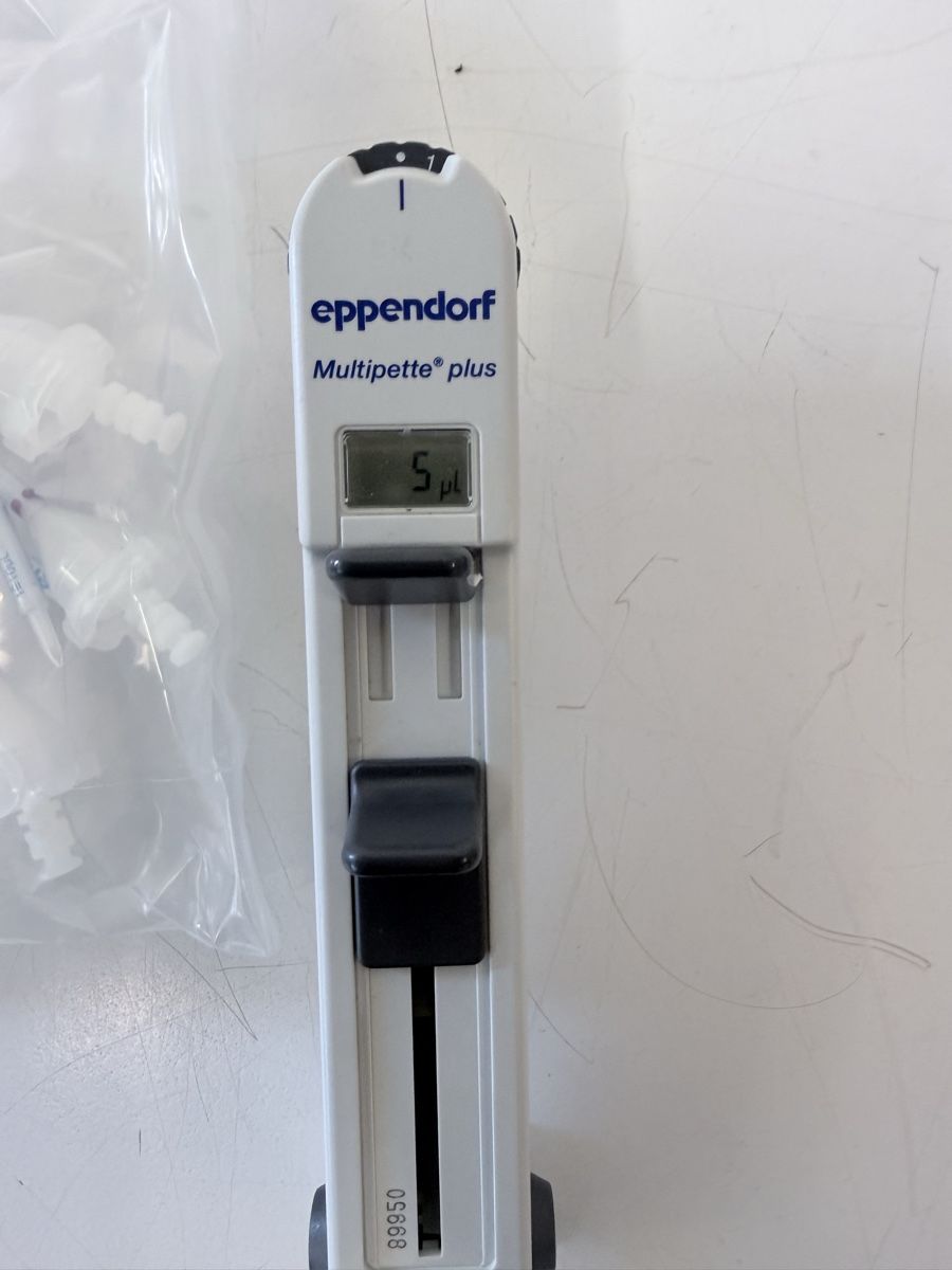 Technique médicale: Eppendorf Multipette Plus mit Tips – D'occasion à Schupfart par philippb06 1